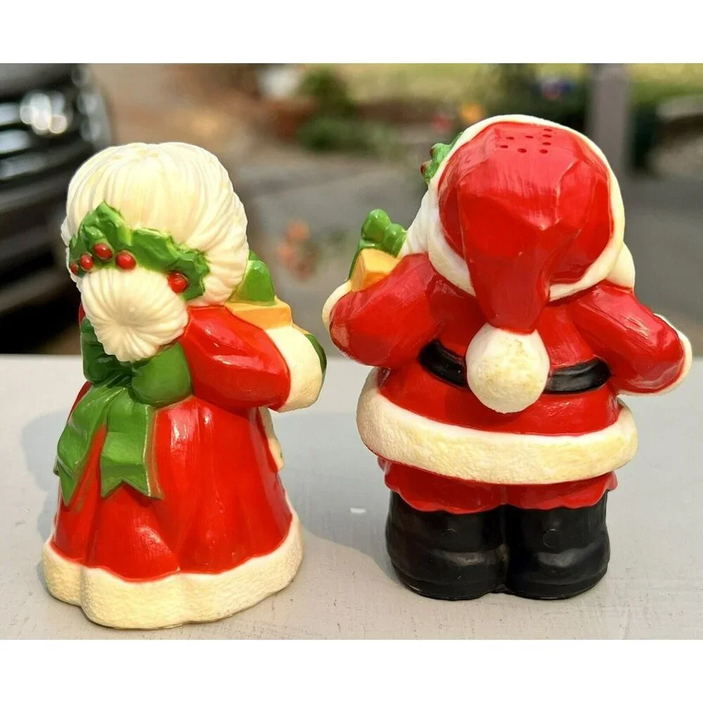 Santa and Mrs Claus Salt and Pepper Shakers‎ 3